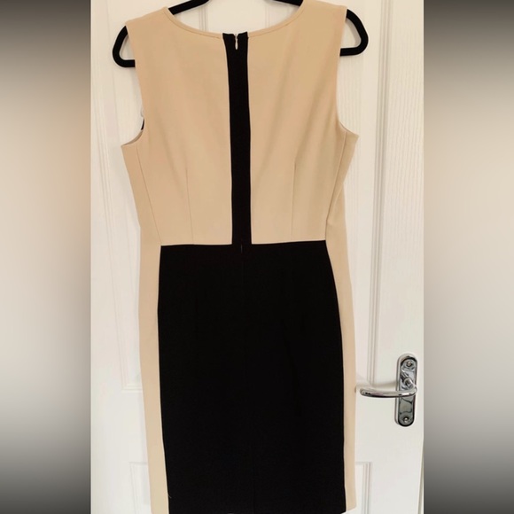 Debenhams black and cream dress
Size 14 - Picture 3 of 3